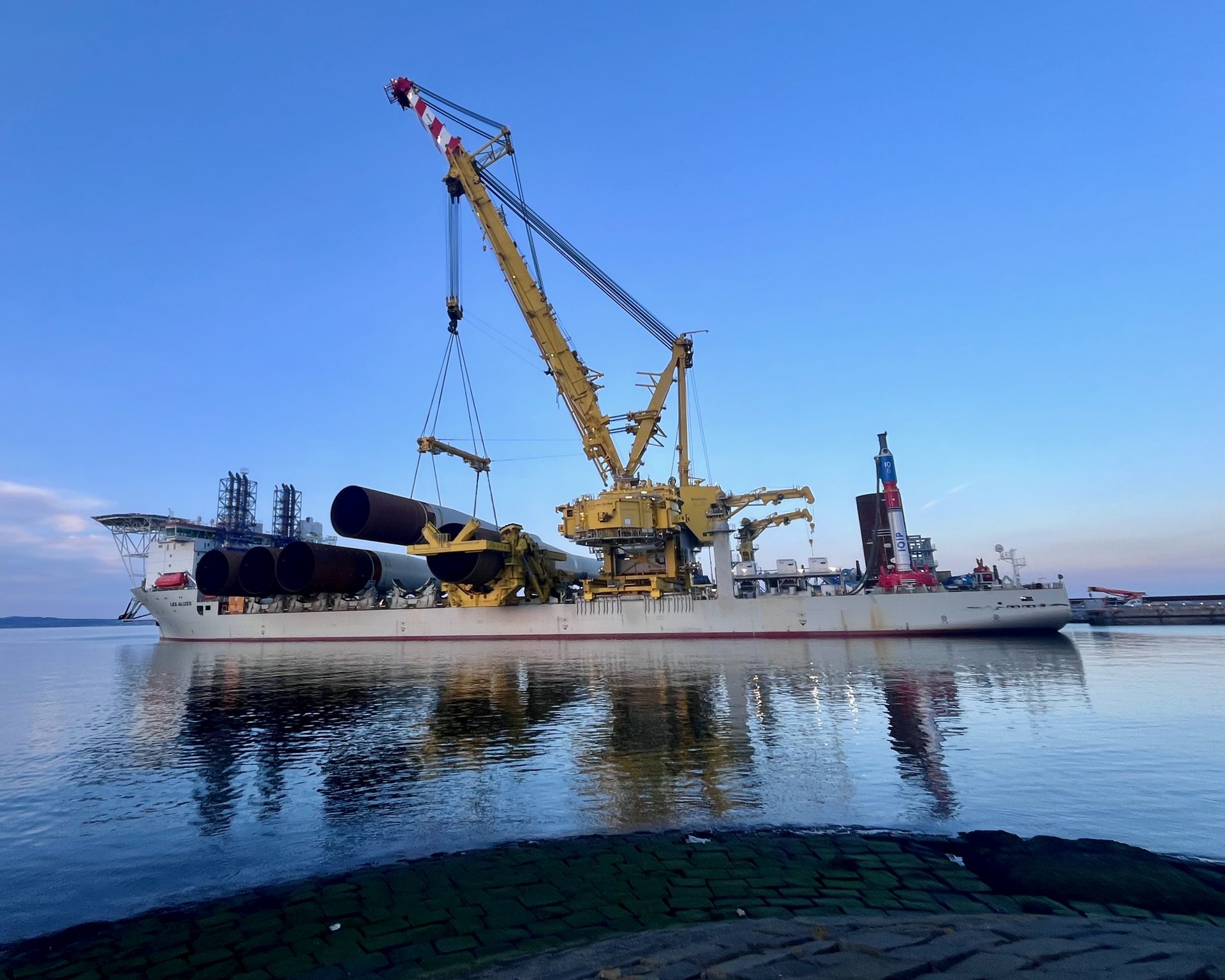 Large loads lifted with care